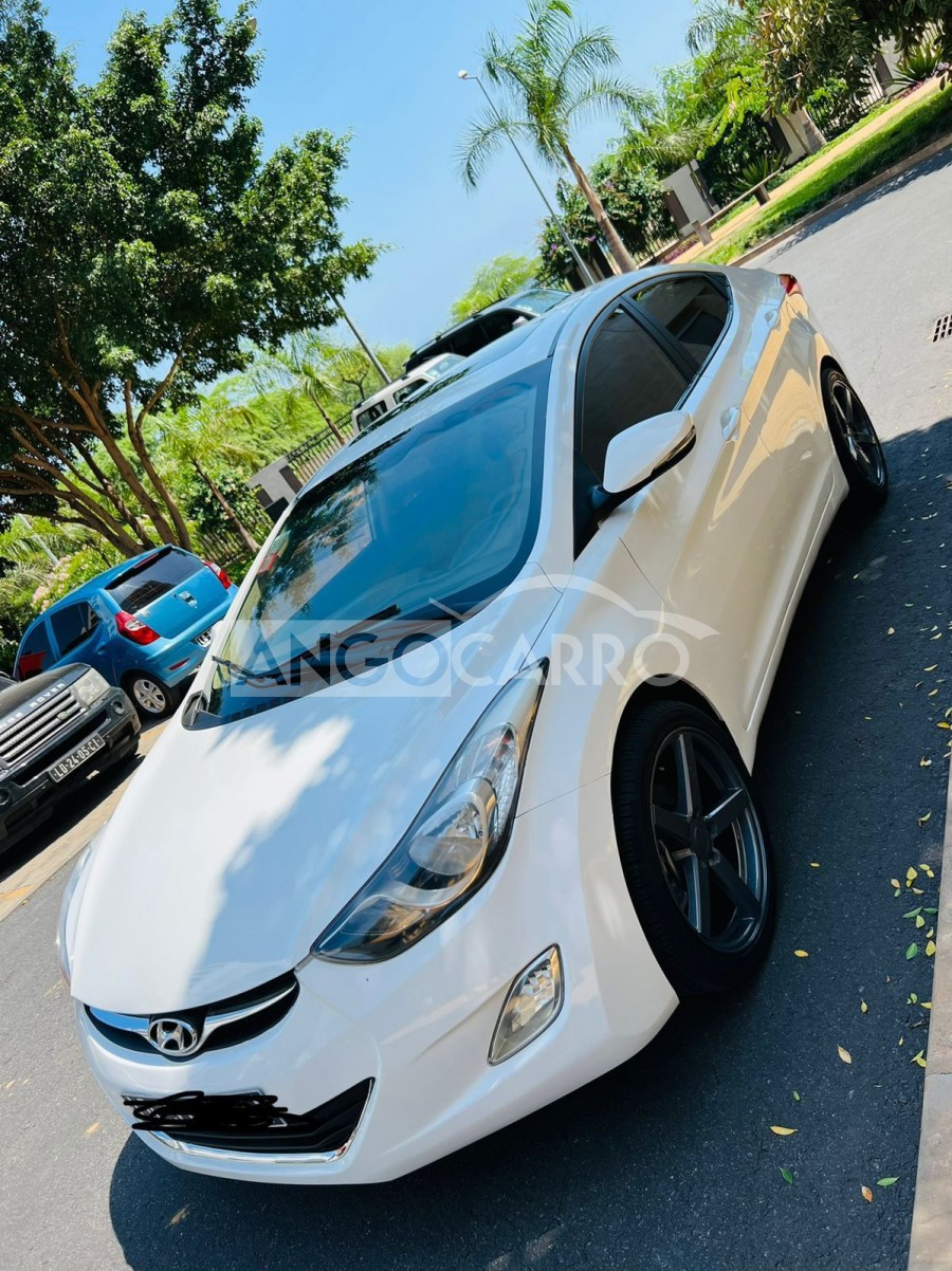 Hyundai Elantra 2014 (Gasolina) - Angocarro