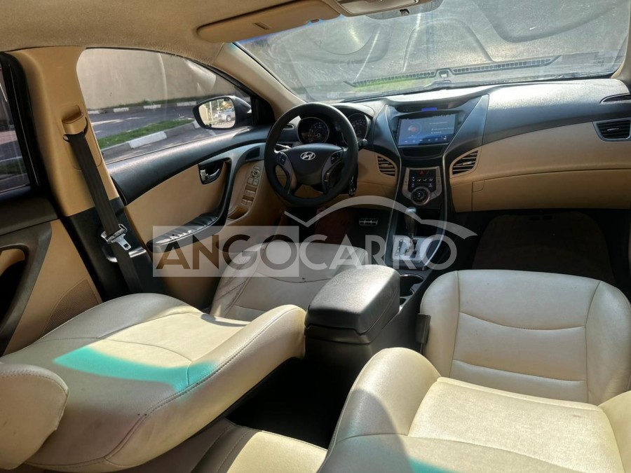 Hyundai Elantra 2014 (Gasolina) - Angocarro