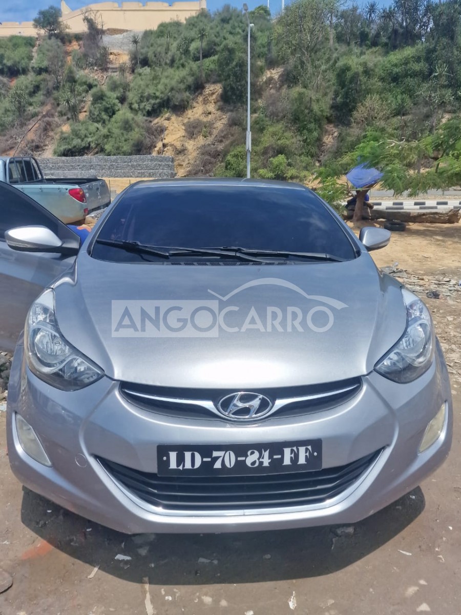 Hyundai Elantra 2014 (Gasolina) - Angocarro