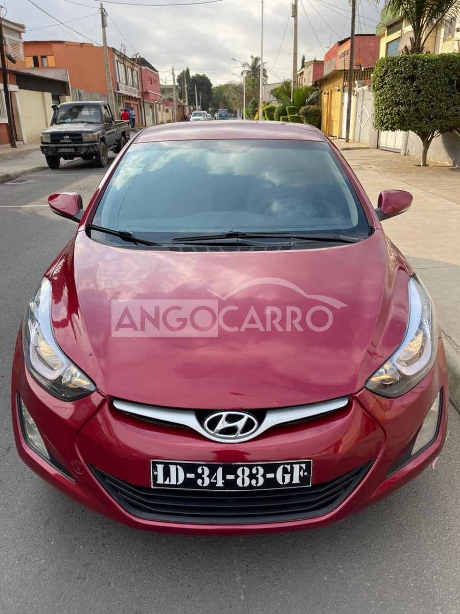 Hyundai Elantra 2016 (Gasolina) - Angocarro