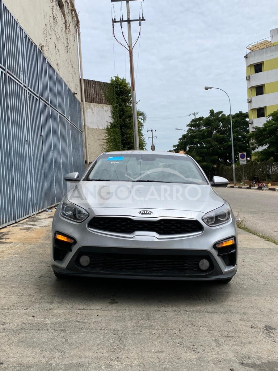 Kia Forte Koup 2023 (Gasolina) - Angocarro