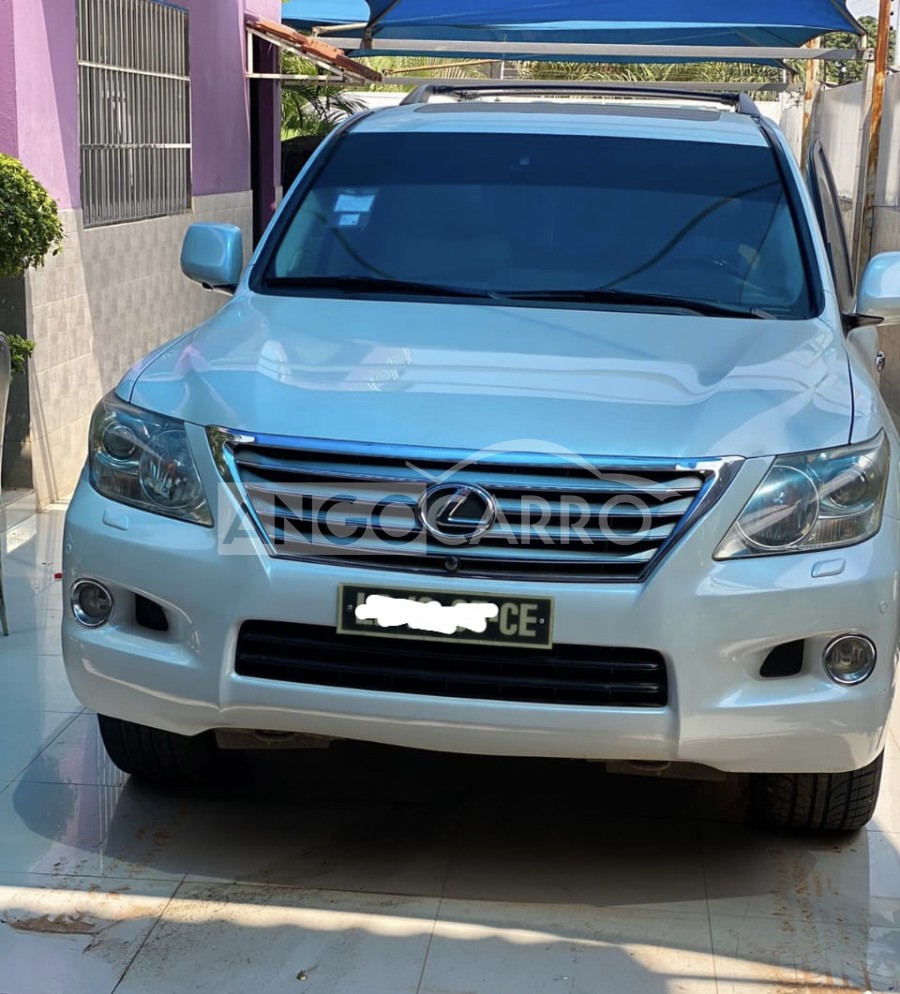 Lexus LX 570 2010 (Gasolina) - Angocarro