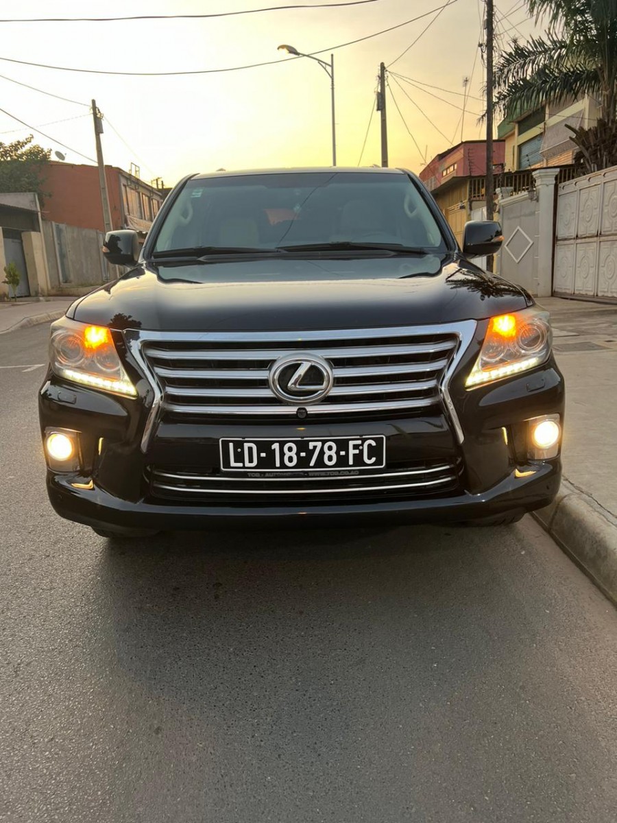 Lexus LX 570 2014 (Gasolina) - Angocarro