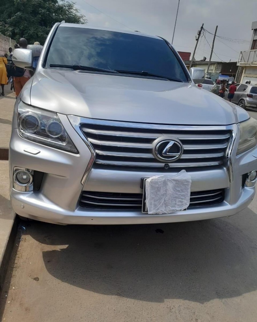 Lexus LX 570 2014 (Gasolina) - Angocarro