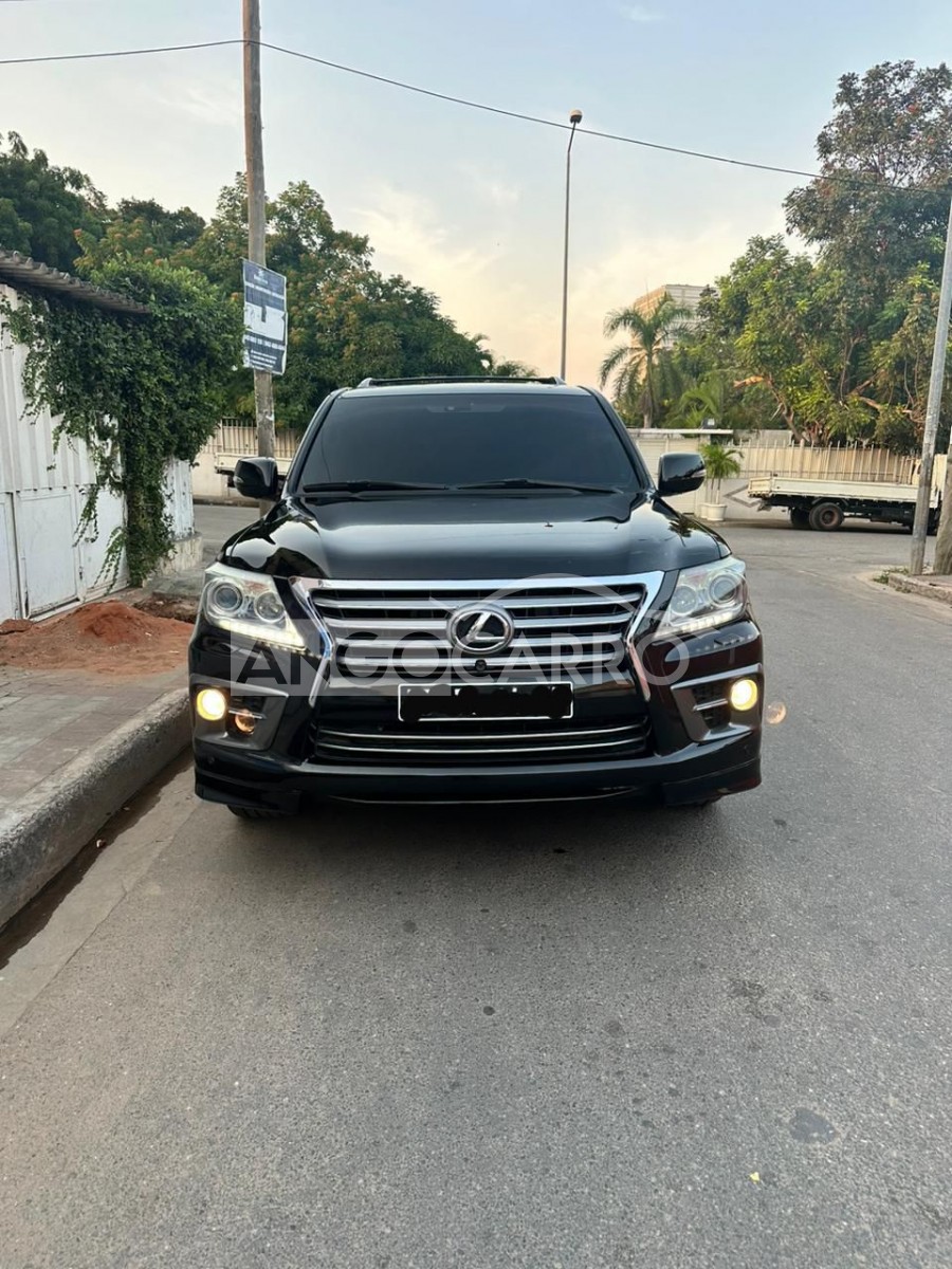 Lexus LX 570 2014 (Gasolina) - Angocarro